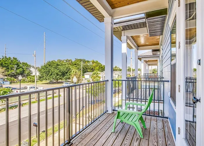 Downtown Sea Escape Ii
