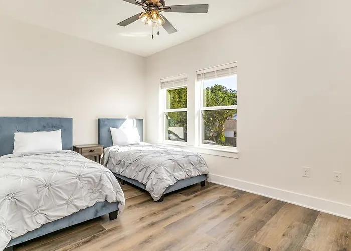 Downtown Sea Escape Ii Apartment